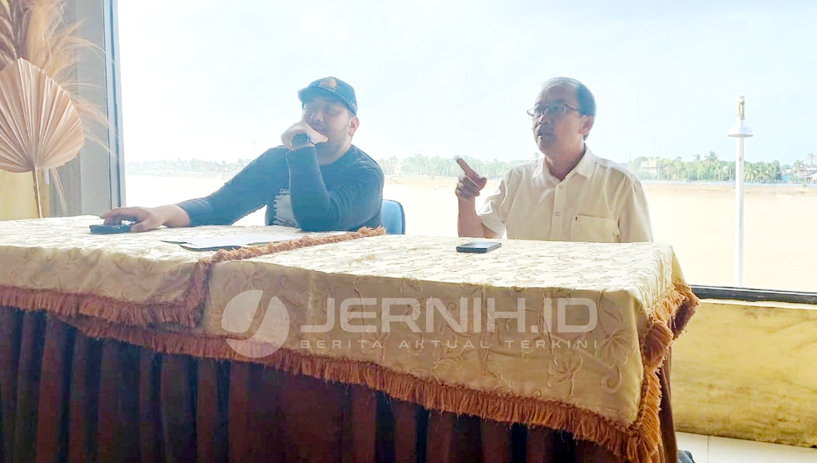 Pinto Jayanegara dan Sigit Eko Yuwono berikan keterangan pers di Sekretariat YSSB, Senin (26/12)