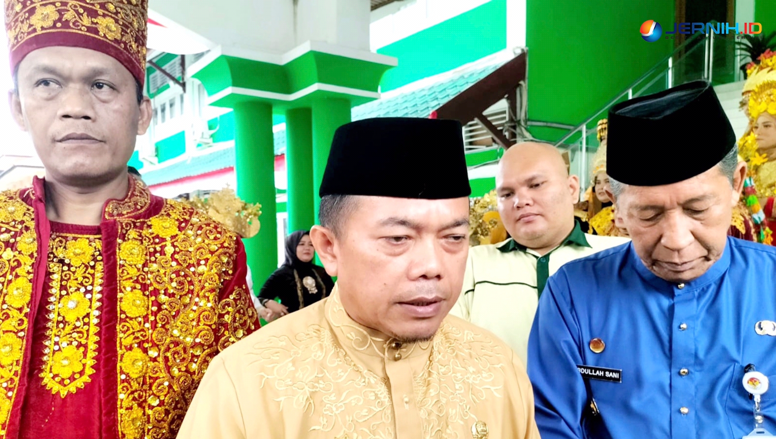 Gubernur Al Haris diwawancarai awak media usai peringati HAB ke-77, Selasa (3/1)