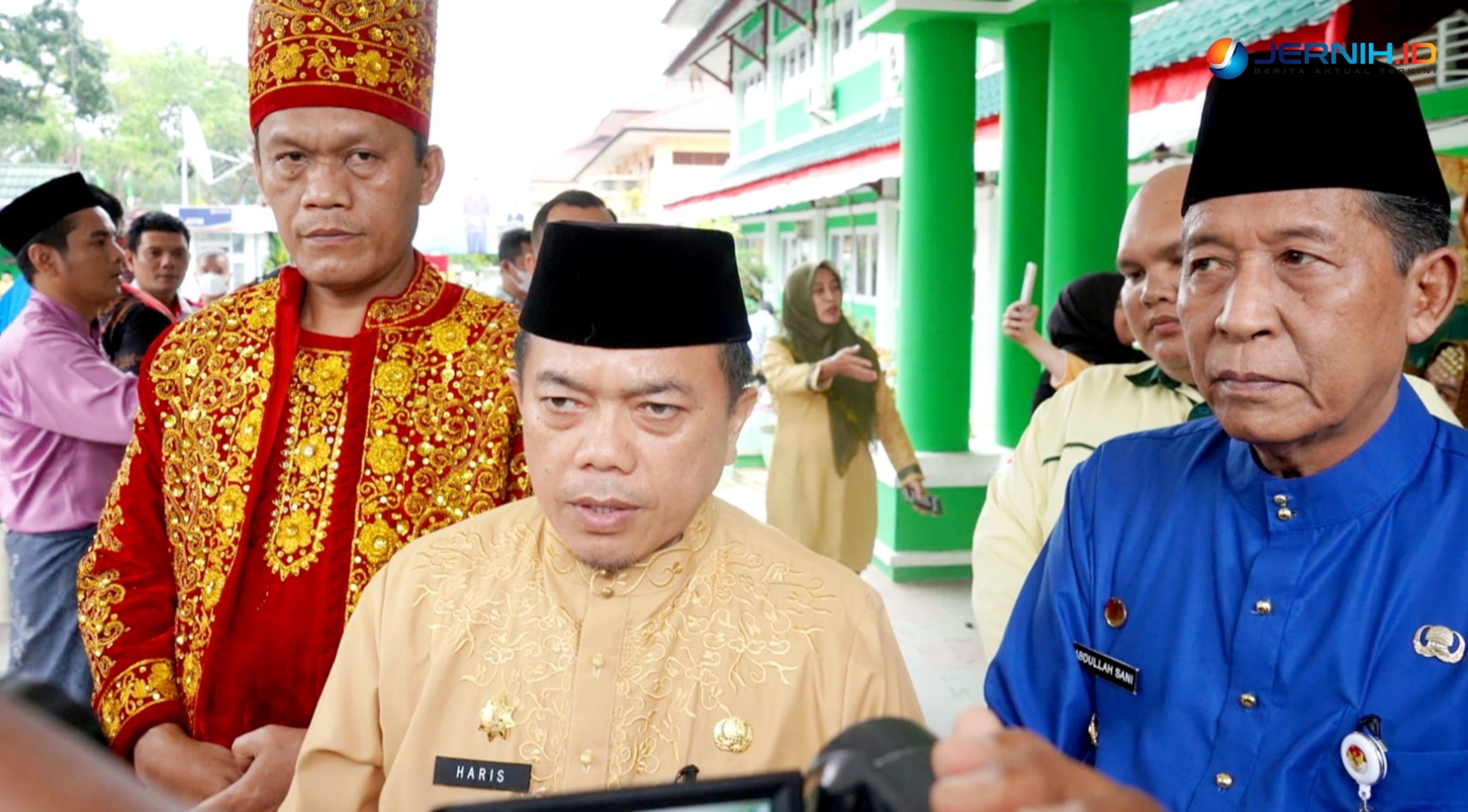 Gubernur Al Haris diwawancarai awak media usai peringati HAB ke-77, Selasa (3/1)