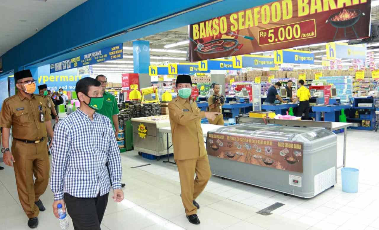 Gubernur Jambi, Fachrori Umar saat tinjau Mall WTC