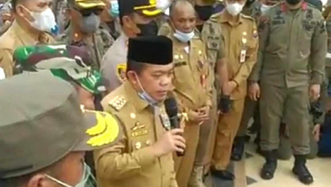 Guebrnur Jambi, Al Haris saat menemui aksi demo sopir truk batubara