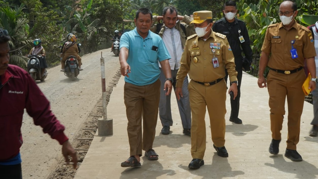 Gubernur Al Haris tinjau pengerjaan jalan Kumpeh-Suak Kandis dan Talang Duku
