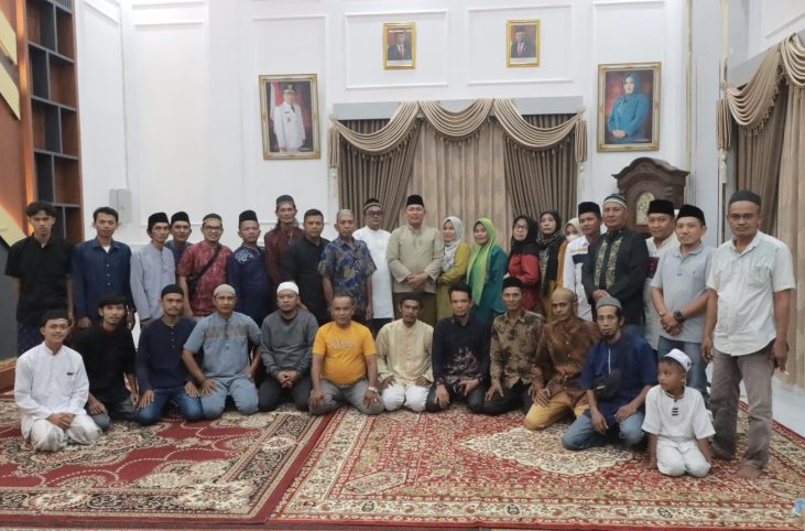 Hairan gelar buka puasa bersama awak media dan HMI Cabang Tanjab Barat, Minggu (7/4)