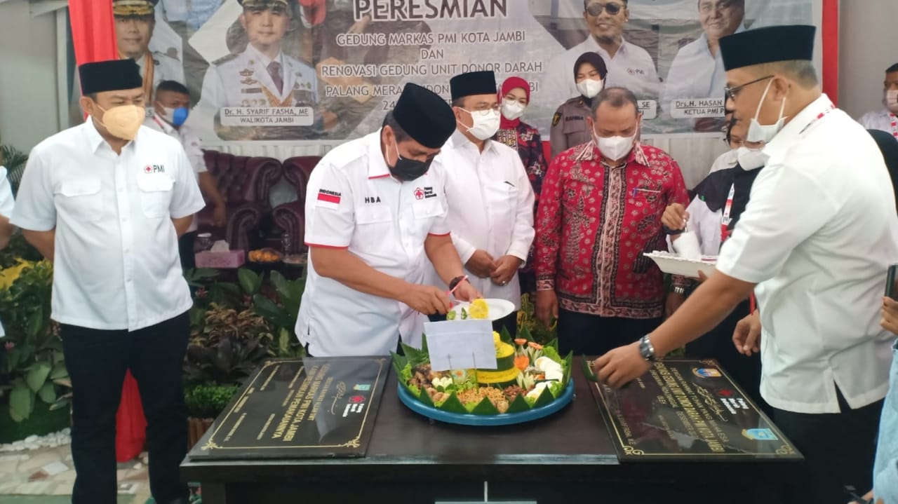 HBA saat resmikan Markas PMI dan UTD PMI Kota Jambi