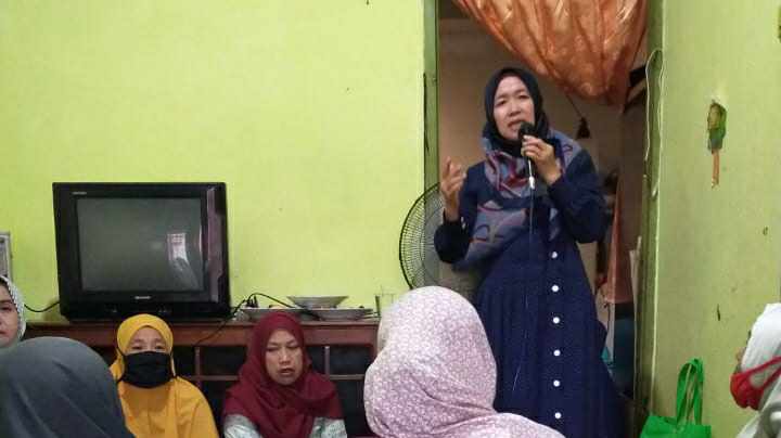 Hesti Haris saat silaturahmi dengan warga RT 45 Perum Kembar Lestari 1, Kota Jambi