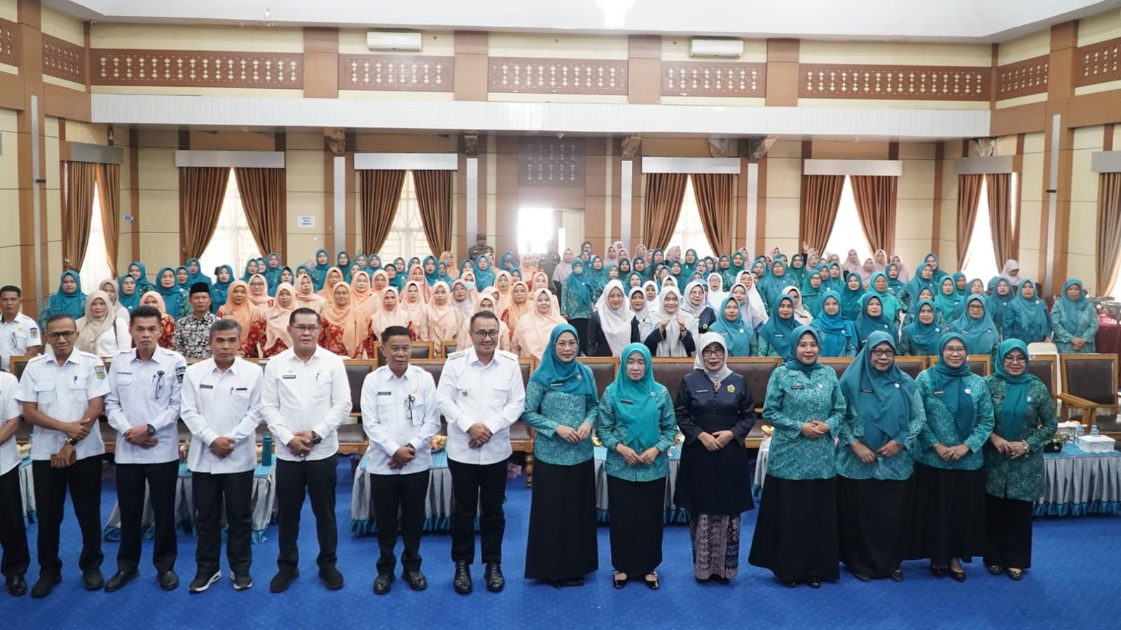 Hesti Haris saat menghadiri Sosialisasi Gerakan Jambi Bersholawat di Sungai Penuh, Rabu (24/6)