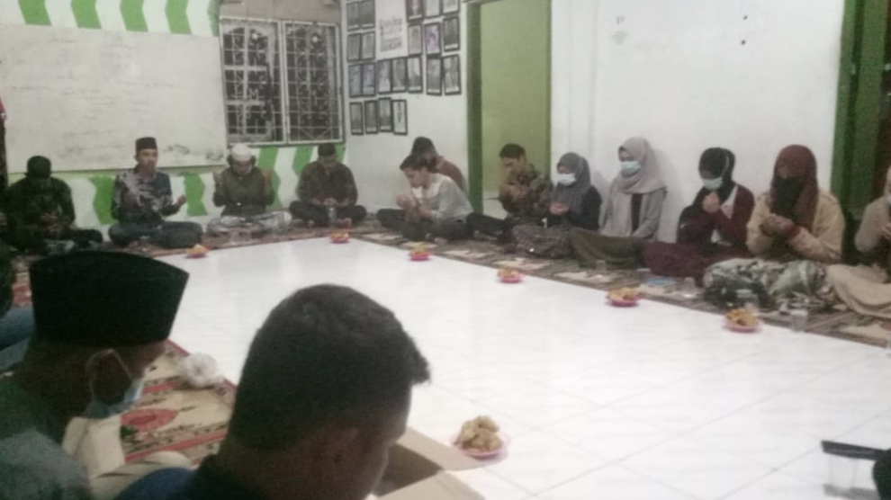 HMI Cabang Jambi saat gelar yasinan dan doa bersama