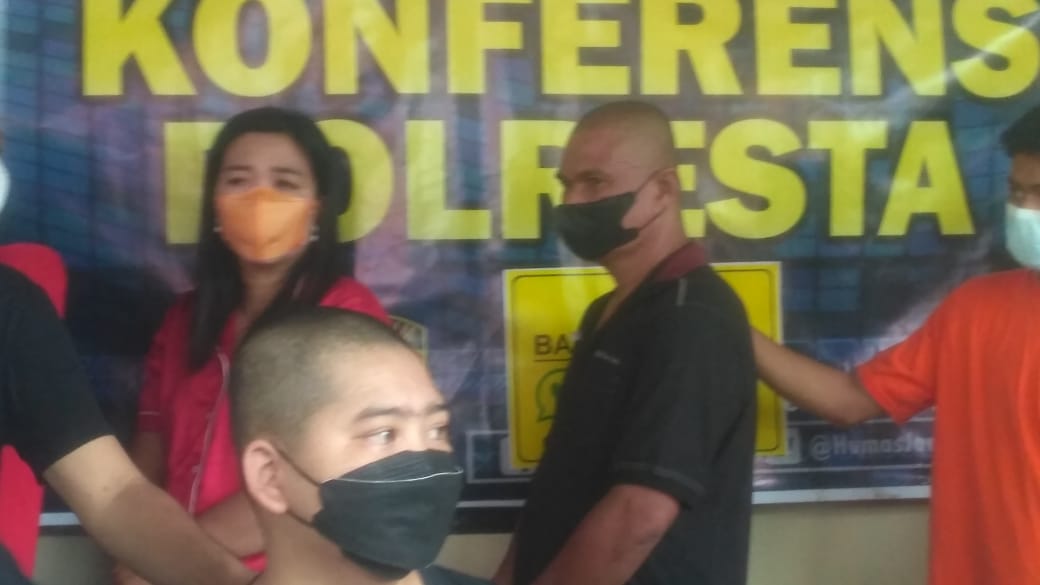 Polisi saat amankan eksekutor penyerangan warung sate di Simpang Mayang