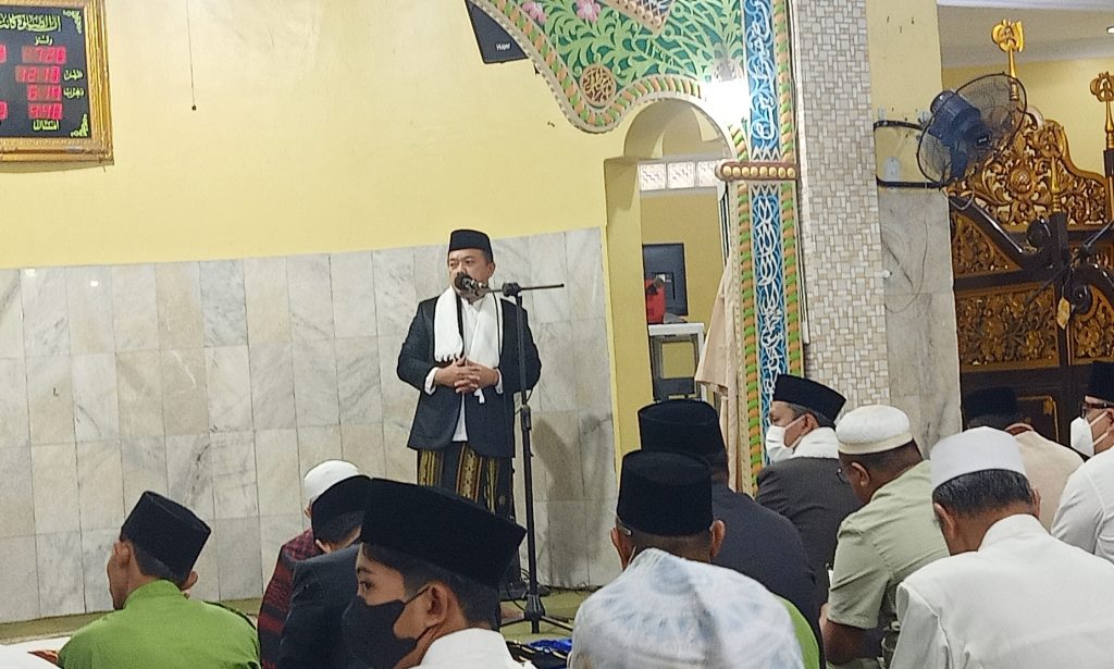 Gubernur Al Haris saat Salat Idul Adha di Masjid Magatsari 