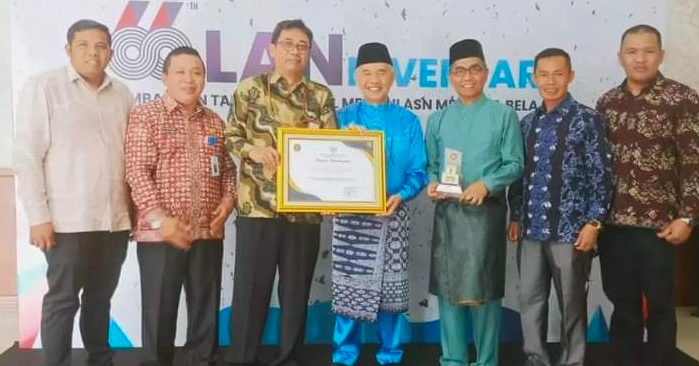  Adirozal raih penghargaan INAGARA Awards 2023 dari LAN RI