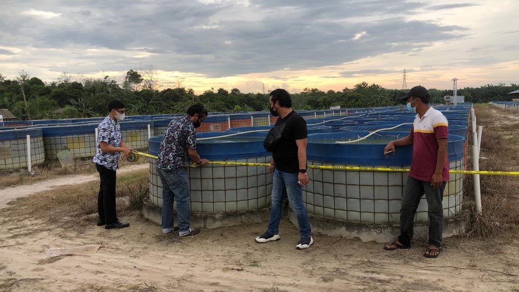 Polisi saat gelar perkara di lokasi PT DHD