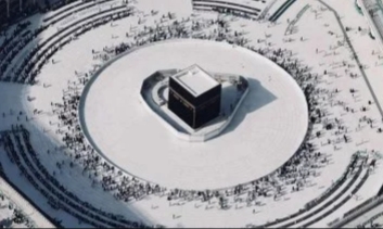 Suasana Kabah saat Mataf kembali dibuka oleh Raja Arab Saudi