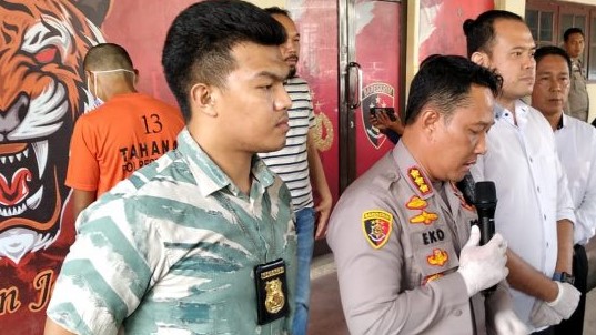 Konfrensi pers pembunuhan tetangga sendiri di Mapolresta Jambi, Selasa (22/11)
