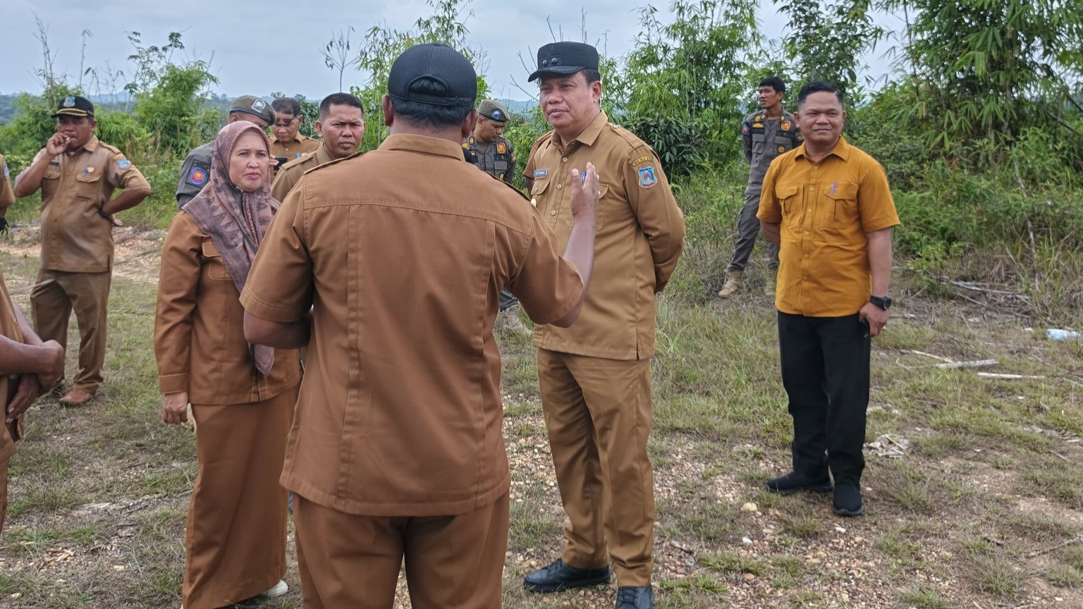 Wabup Katamso tinjau lokasi rencana pembangunan TPST di Kecamatan Merlung