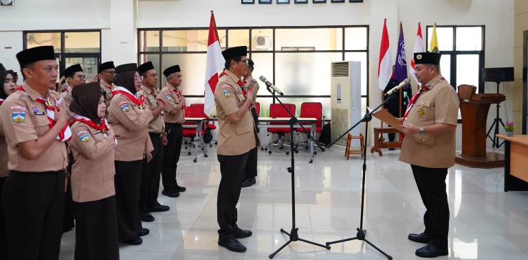 Kemas Faried Alfarelly saat melantik Majelis Pembimbing Saka Pramuka Tarunabumi Kota Jambi