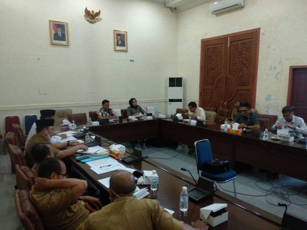 Komisi IV DPRD Provinsi Jambi saat hearing dengan Kemenag Jambi