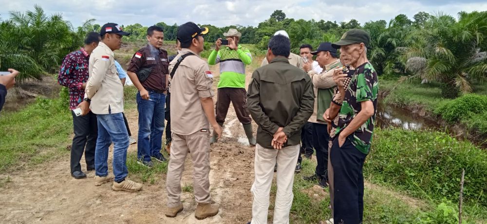 Komisi II DPRD Provinsi Jambi saat turun ke lokasi banjir di Desa Air Hitam