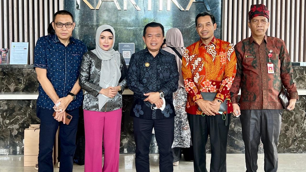 Eka Marlina bersama Anggota Komisi IV, Gubernur dan Kadisnaker Provinsi Jambi