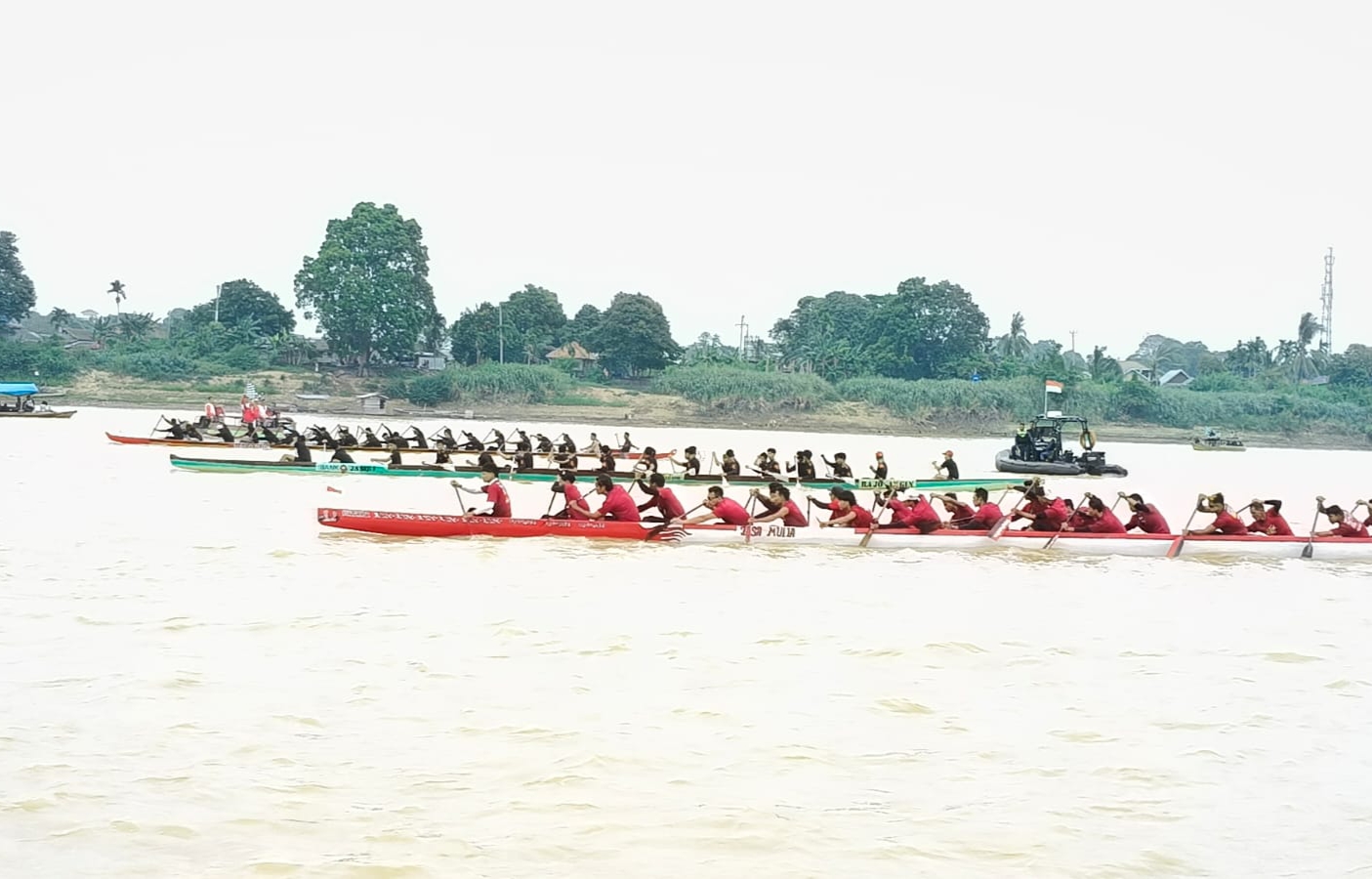 Lomba perahu tradisonal memeriahkan HUT RI ke-79 di Provinsi Jambi, Minggu (18/8)