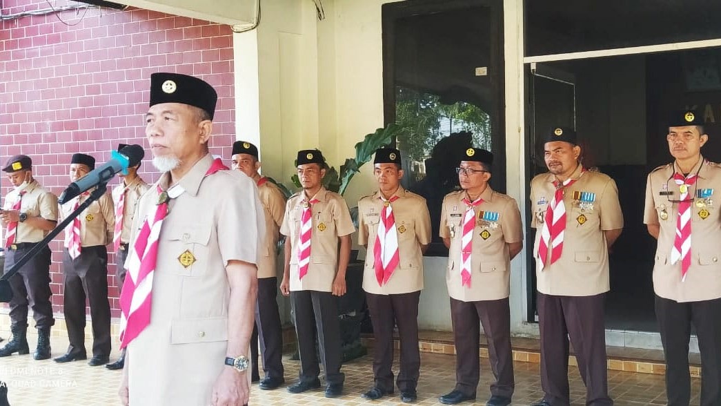 Bupati Mashuri saat lepas Kwarcab ke Jambore Pramuka