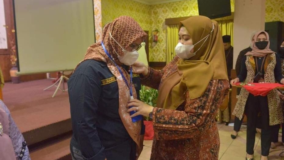 Bupati Masnah saat buka acara pelatihan peningkatan BPD dan TP-PKK se-Kecamatan Kumpeh