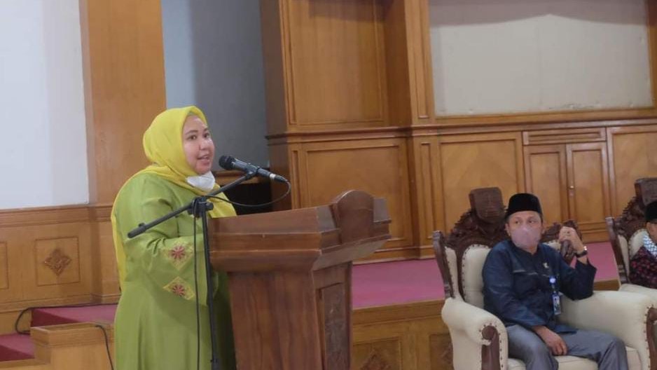 Bupati Masnah Busro