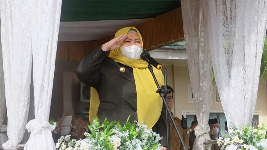 Bupati Masnah saat pimpin upacara peringatan HAB Kemenag ke-76 d Kantor Kemenag Muaro Jambi