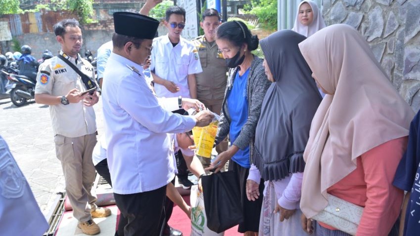 Maulana serahkan bantuan cadangan pangan pemerintah periode februari – maret