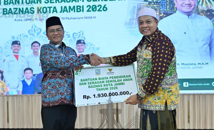 Pemkot Jambi dan BAZNAS Salurkan Ribuan Paket Sekolah Gratis