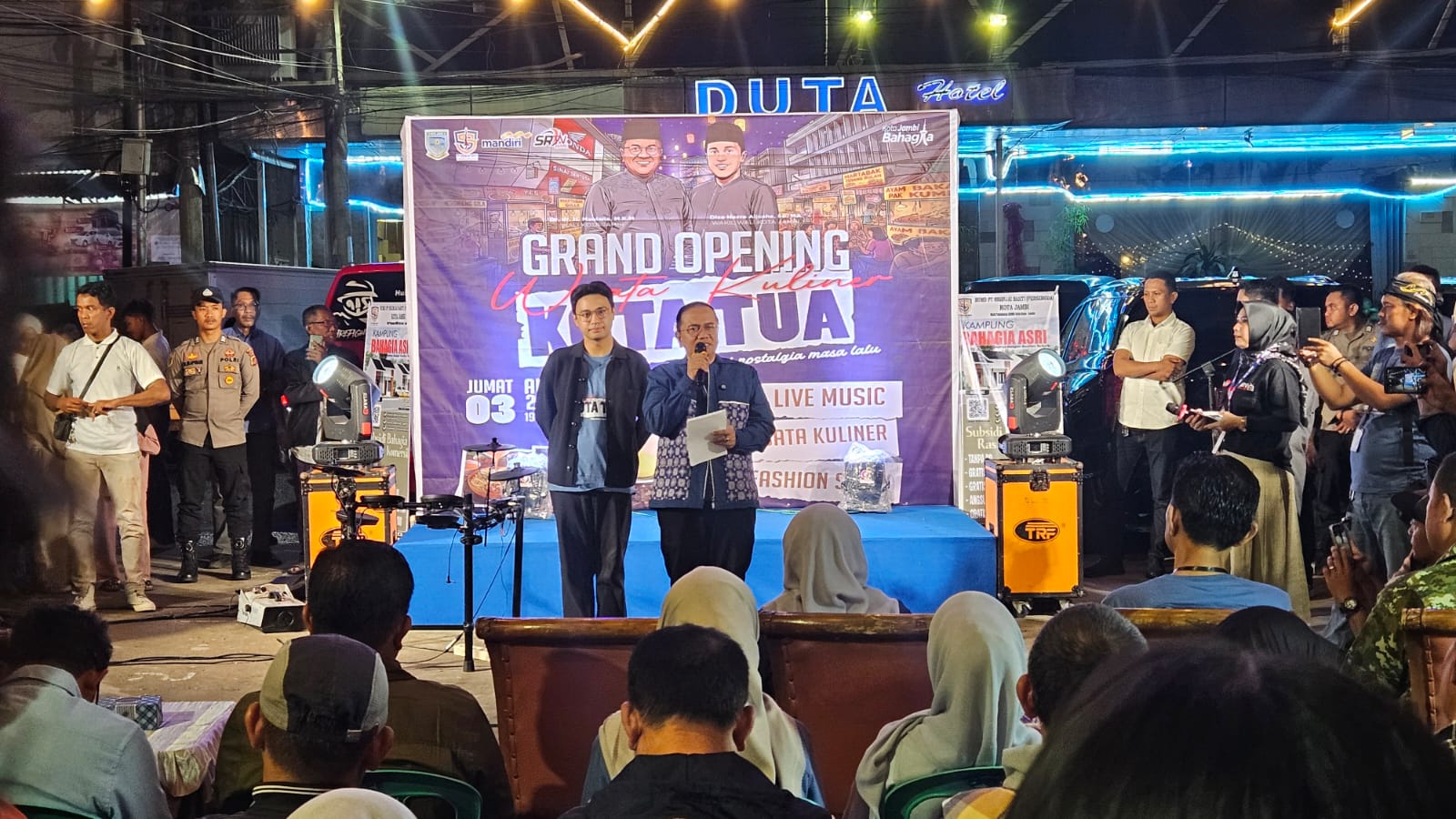 Maulana dan Diza saat grand opening Kota Tua