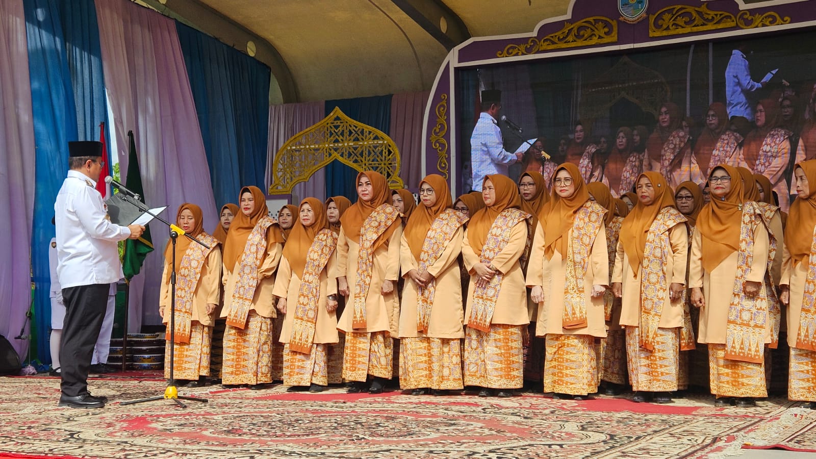 Wali Kota Maulana lantik pengurus majelis bahagia bersholawat Kota Jambi