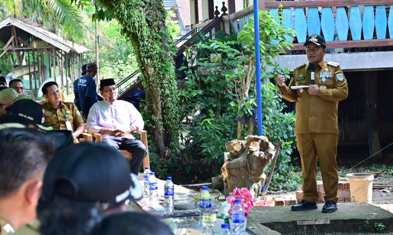 Pemkot Jambi bersama Baznas menyalurkan bantuan tanggap darurat kepada korban kebakaran