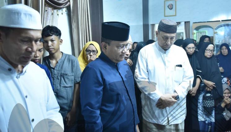 Maulana Serahkan Santunan 42 Juta Saat Takziah Dirumah Almarhum Ketua RT