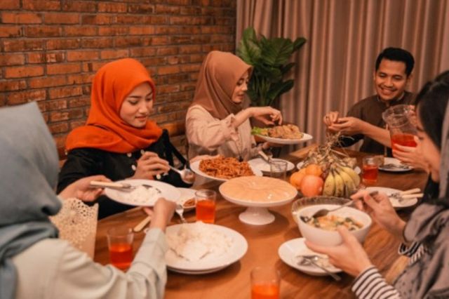 Tips Sehat Menikmati Menu Lebaran
