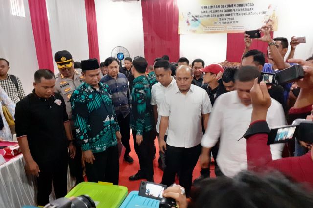 Didampingi DPC dan Anggota DPRD PAN, Romi Ungkap Alasan Mendaftar Jalur Perseorangan