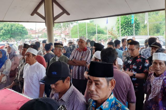 Antusias Masyarakat Padati Pendaftaran Jalur Perseorangan Romi-Robby di KPU Tanjabtim