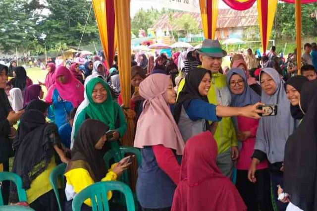 Di Hadapan Ribuan Warga Bajubang, Fasha Janji Tak Ambil Gaji Jika Terpilih Menjadi Gubernur