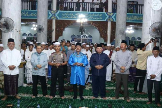 Riza Muhammad Isi Tabligh Akbar Peringatan Isra' Mi'raj Pemkab Tanjab Barat