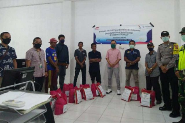 FIF Group Tanjabbar Salurkan 408 Paket Sembako untuk Masyarakat dan Karyawan Terdampak Corona