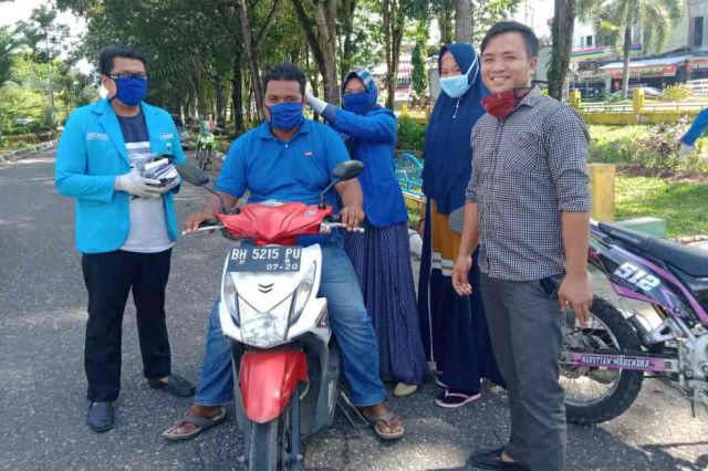 Peduli Covid-19, PMII Merangin Turun Bagikan Ribuan Masker