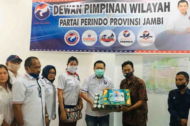 Apresiasi Kerja Wartawan, DPW Perindo Jambi Berbagi Paket Jelang Lebaran