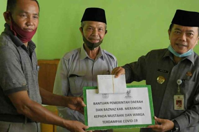 Bupati Al Haris Salurkan Dana Baznas