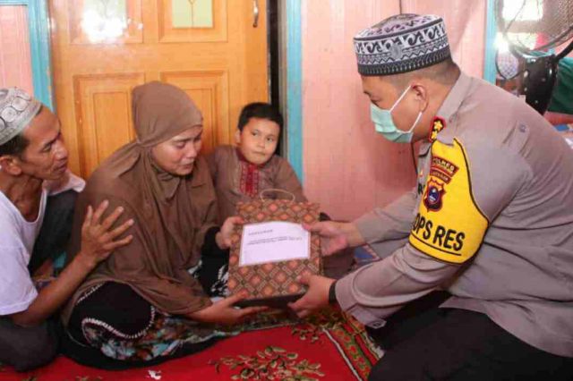 Kapolri Berikan Kenaikan Pangkat Luar Biasa kepada Polisi yang Wafat di Daha Selatan Kalsel