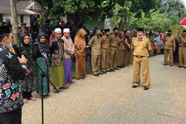 Upacara Pemakaman Lurah Kampung Baru, Pemkab Merangin Berduka
