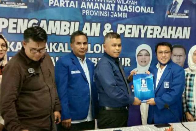 Mendaftar di PAN, Safrial Ambil Formulir Sebagai Calon Gubernur Jambi
