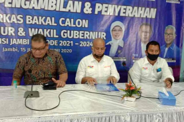 Fachrori Utus Tim Keluarga dan Center Mendaftar di PAN Jambi