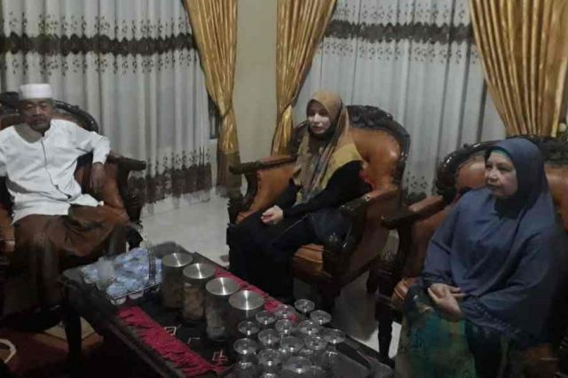 Maju di Pilgub Jambi, Ratu Safari Politik ke Kediaman Ustad Lohot Hasibuan