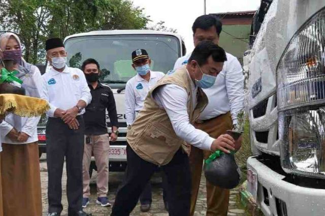 Al Haris Resmikan Operasi Lima Mobil Sampah Bantuan Pusat