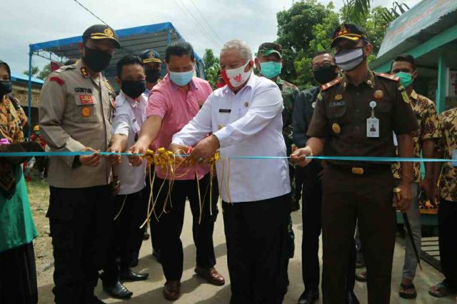 Bupati Safrial Resmikan Desa Pematang Buluh Sebagai 'Kampung Ampuh'