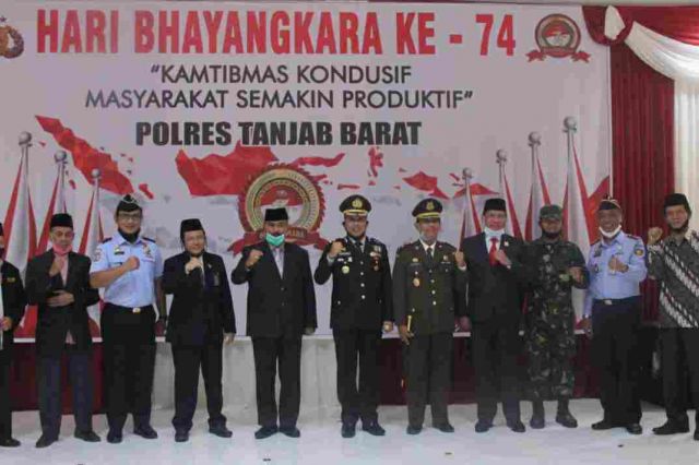 Wabup Hadiri Peringatan Hari Bhayangkara ke 74 Polres Tanjab Barat